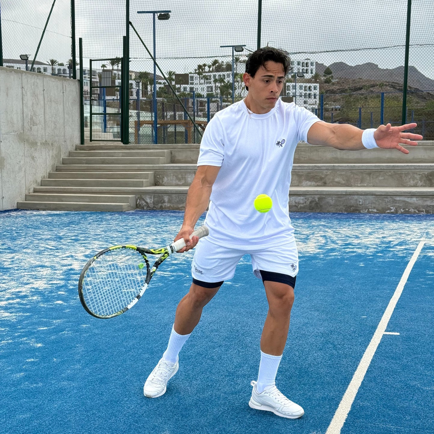 2 IN 1 PERFORMANCE MEN'S TEAM SHORTS - WHITE