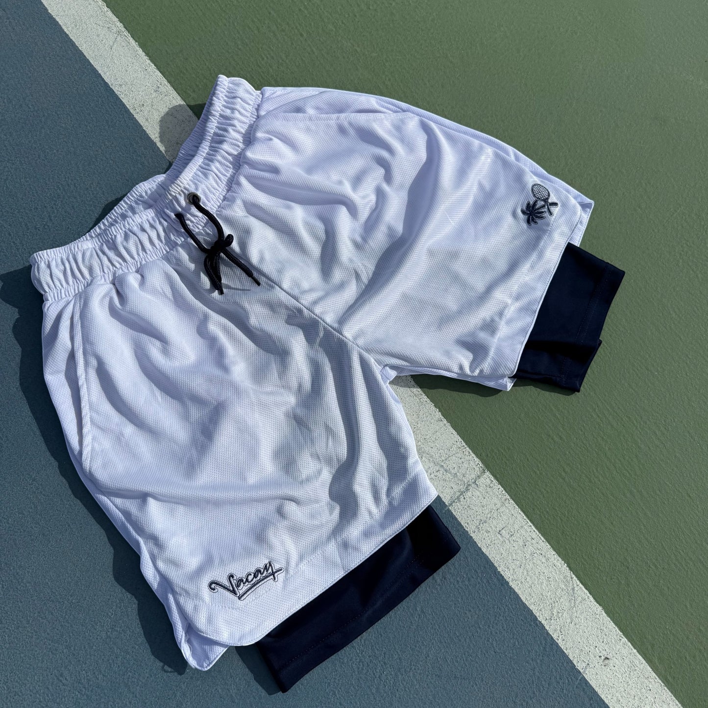 2 IN 1 PERFORMANCE MEN'S TEAM SHORTS - WHITE