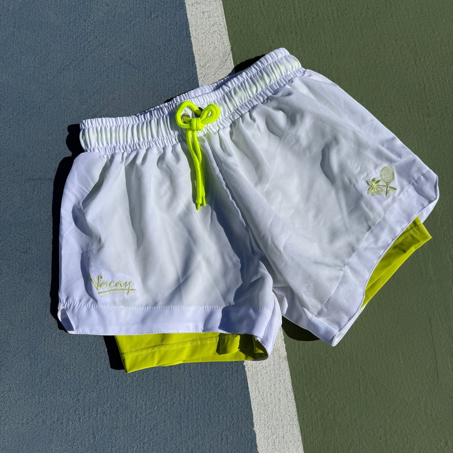 2 IN 1 PERFORMANCE WOMEN'S TEAM SHORTS - WHITE/LIME